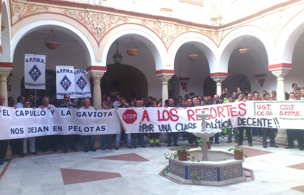 Los trabajadores municipales se manifiestan contra los recortes del Ayuntamiento