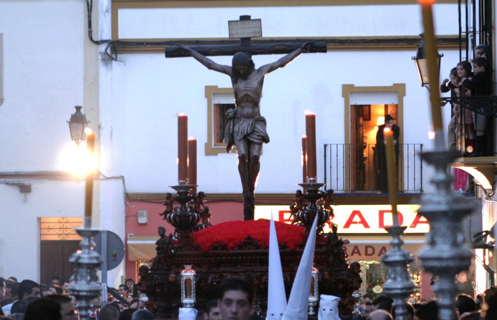 El paso del Cristo del Amor se completar con un monte tallado