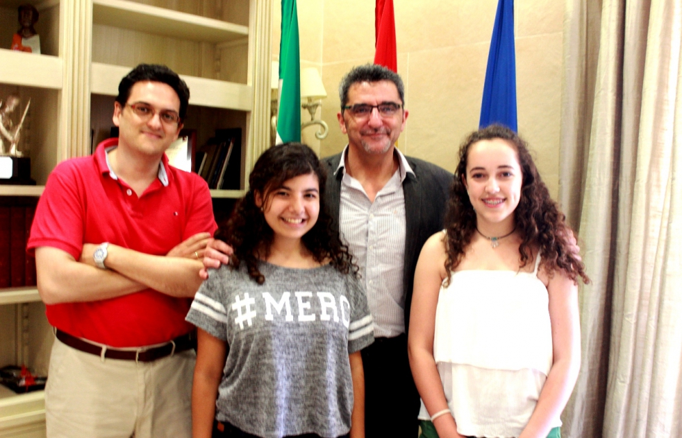 Dos jóvenes alcalareñas galardonas por sus dotes literarias